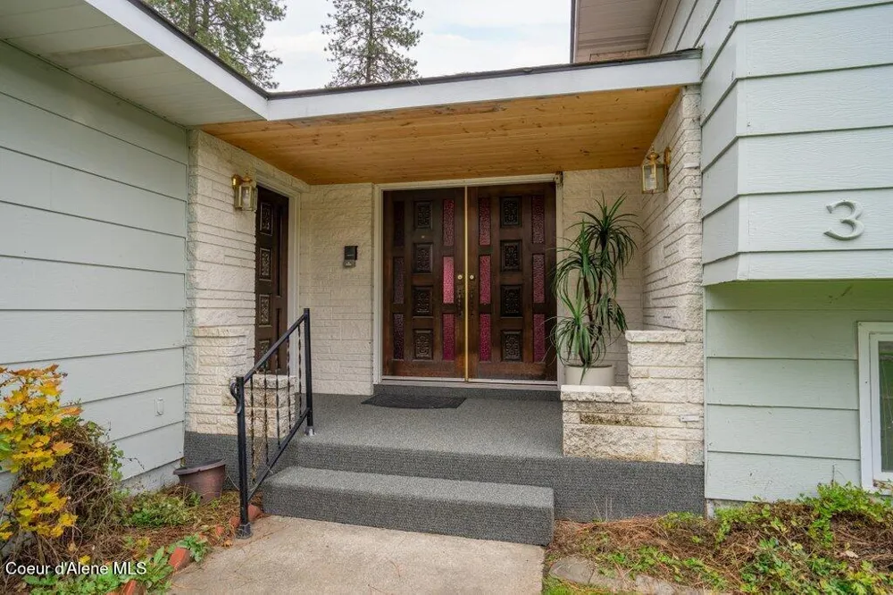 301 Woodland Drive Pinehurst, ID 83850