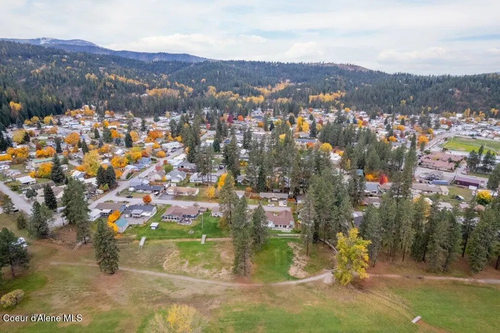 301 Woodland Drive Pinehurst, ID 83850