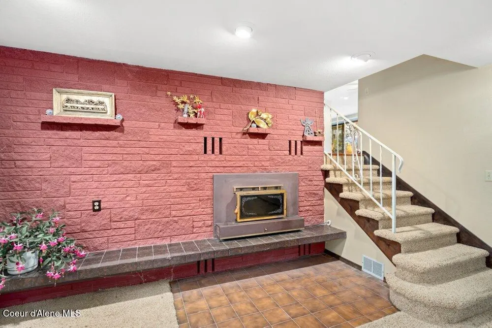 301 Woodland Drive Pinehurst, ID 83850