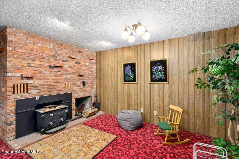 301 Woodland Drive Pinehurst, ID 83850