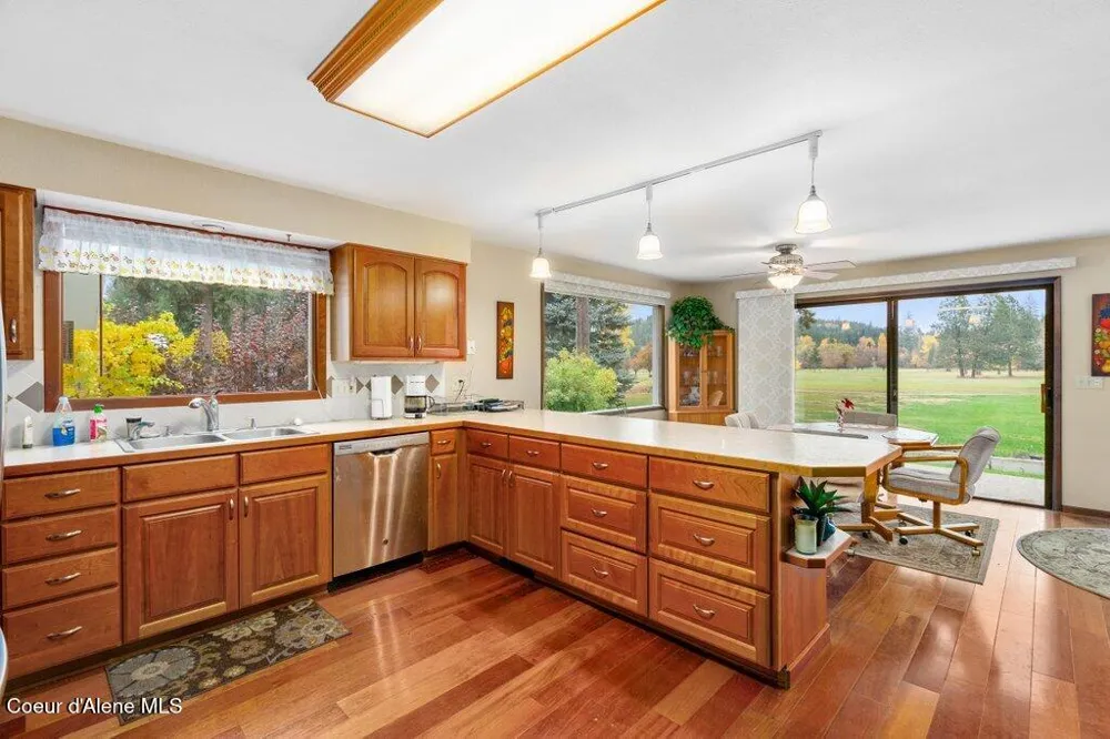 301 Woodland Drive Pinehurst, ID 83850