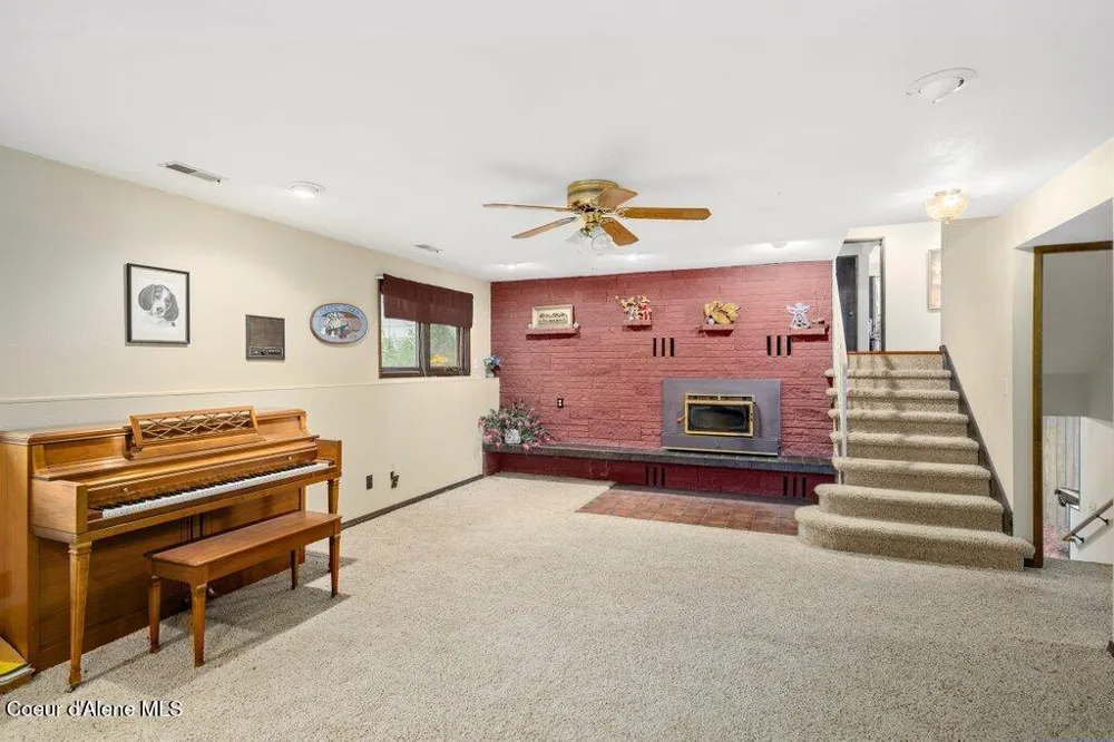 301 Woodland Drive Pinehurst, ID 83850