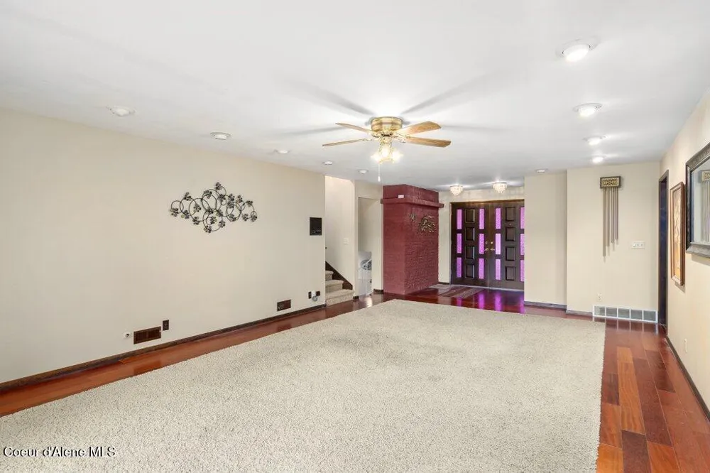 301 Woodland Drive Pinehurst, ID 83850