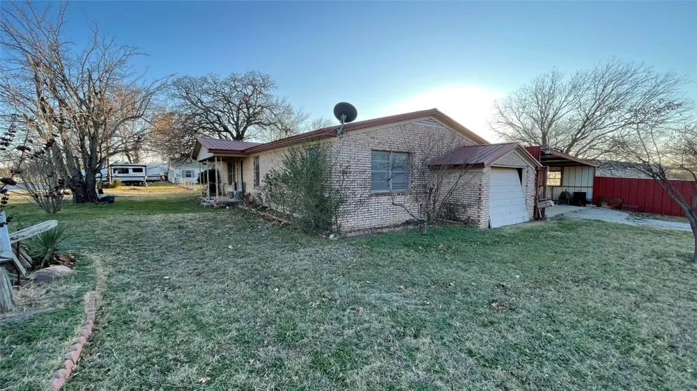 909 Fannin Street Nocona, TX 76255