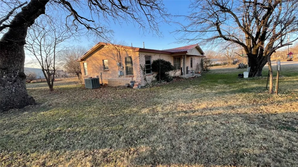 909 Fannin Street Nocona, TX 76255
