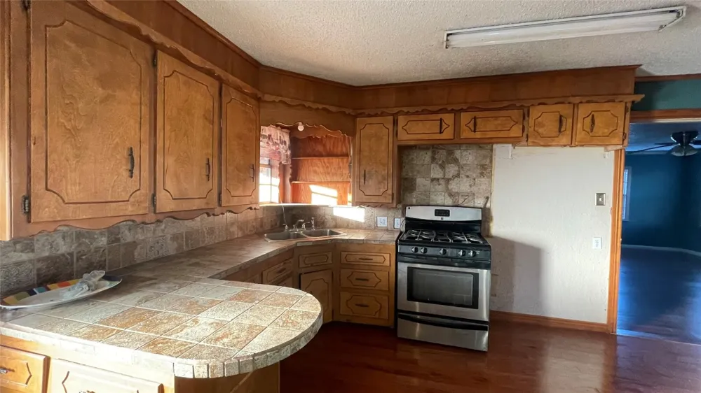 909 Fannin Street Nocona, TX 76255