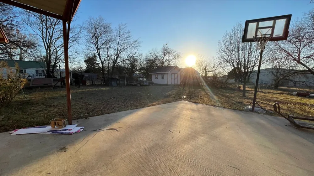 909 Fannin Street Nocona, TX 76255