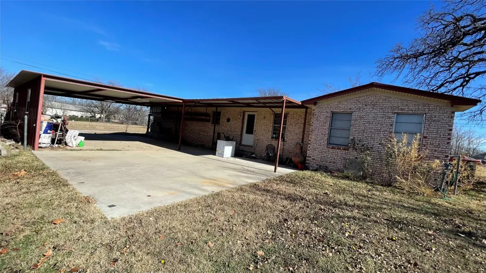 909 Fannin Street Nocona, TX 76255
