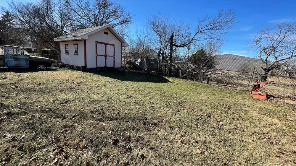 909 Fannin Street Nocona, TX 76255