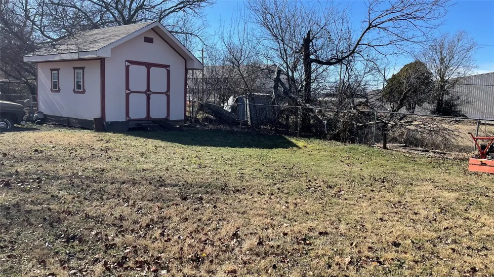 909 Fannin Street Nocona, TX 76255