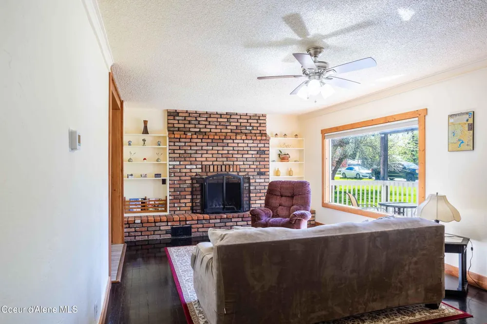 211 4th st Dover, ID 83825