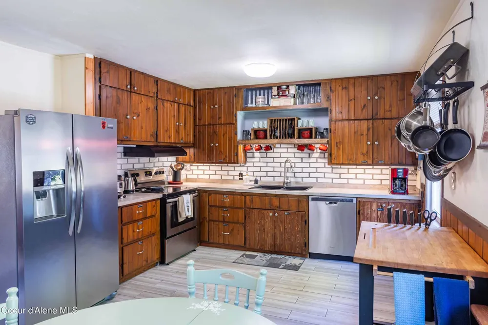 211 4th st Dover, ID 83825