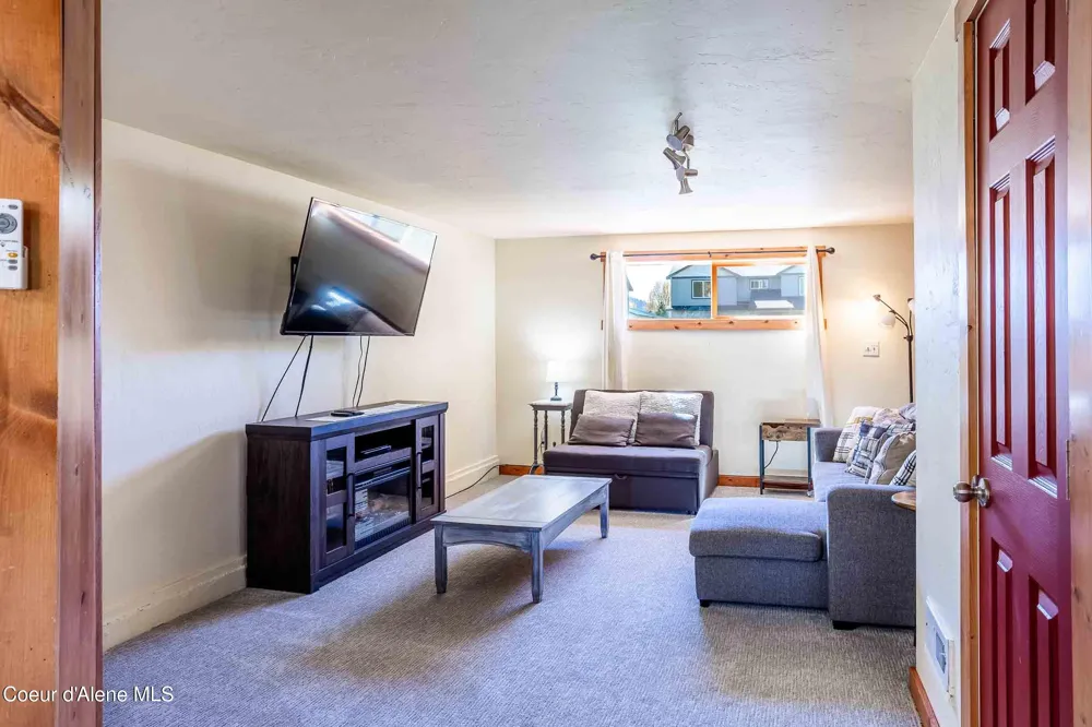 211 4th st Dover, ID 83825