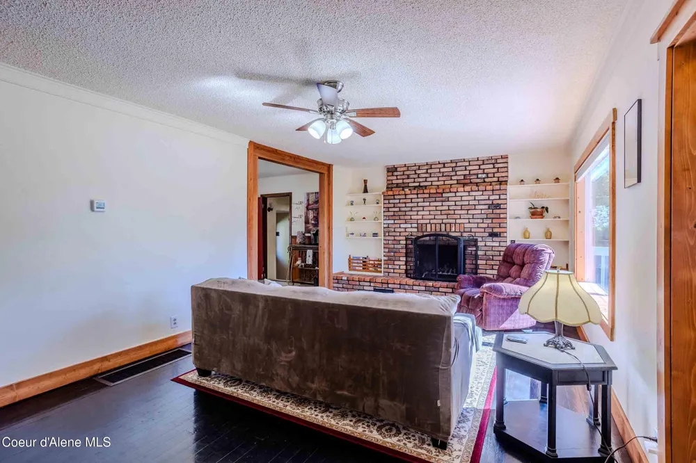 211 4th st Dover, ID 83825