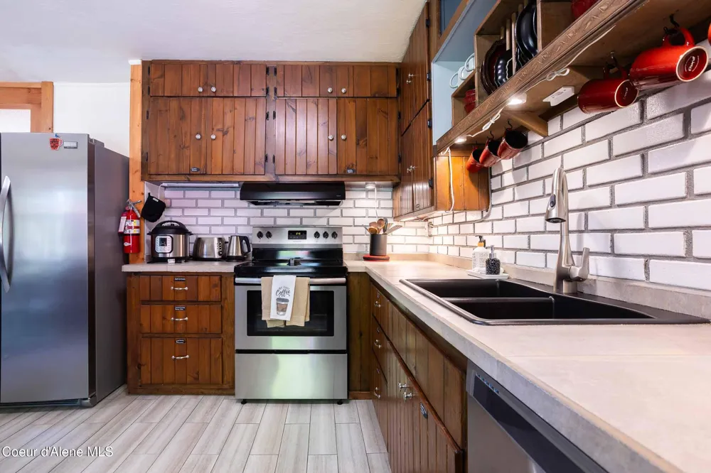 211 4th st Dover, ID 83825