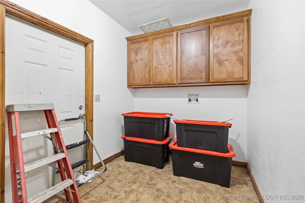 8100 Wainwright Road Oktaha, OK 74450