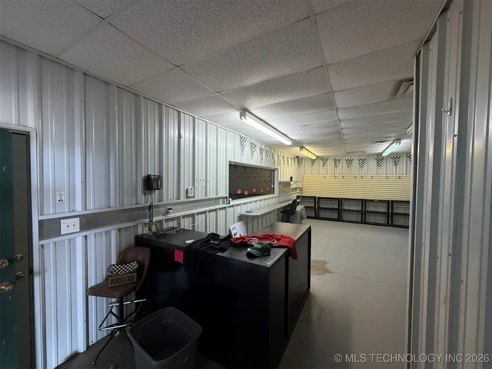 8100 Wainwright Road Oktaha, OK 74450