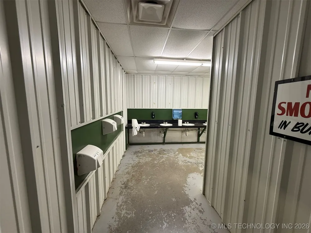 8100 Wainwright Road Oktaha, OK 74450