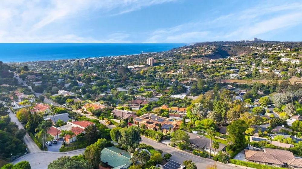 7806 Via Capri La Jolla, CA 92037