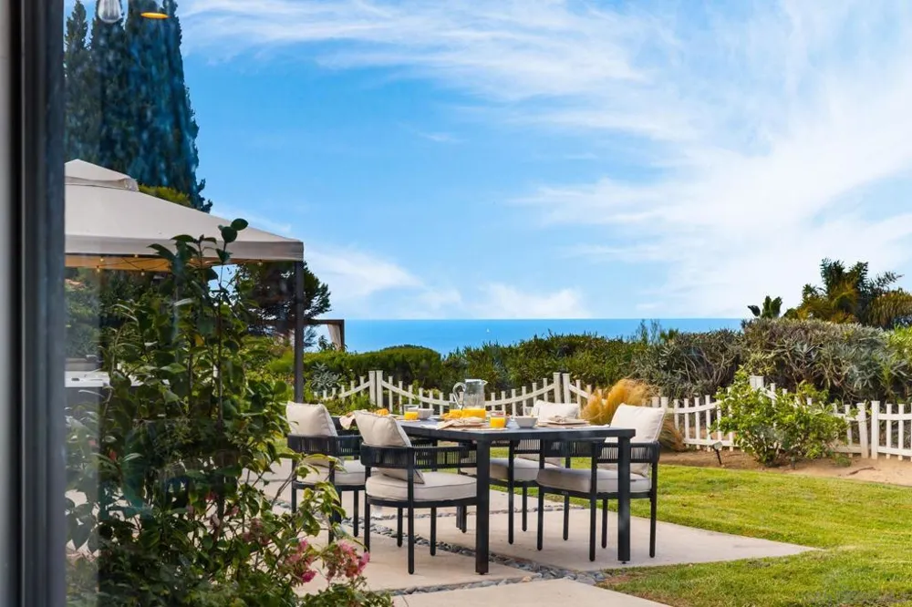 7806 Via Capri La Jolla, CA 92037