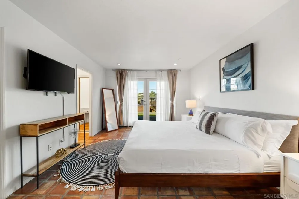 7806 Via Capri La Jolla, CA 92037