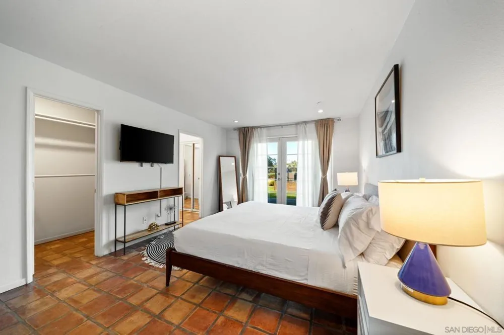 7806 Via Capri La Jolla, CA 92037