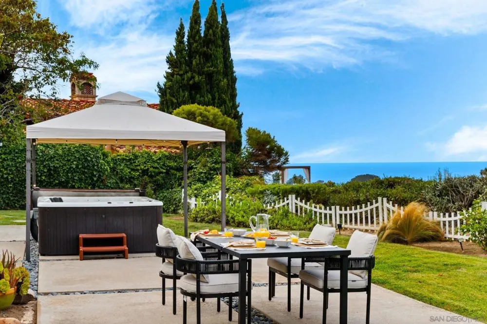 7806 Via Capri La Jolla, CA 92037
