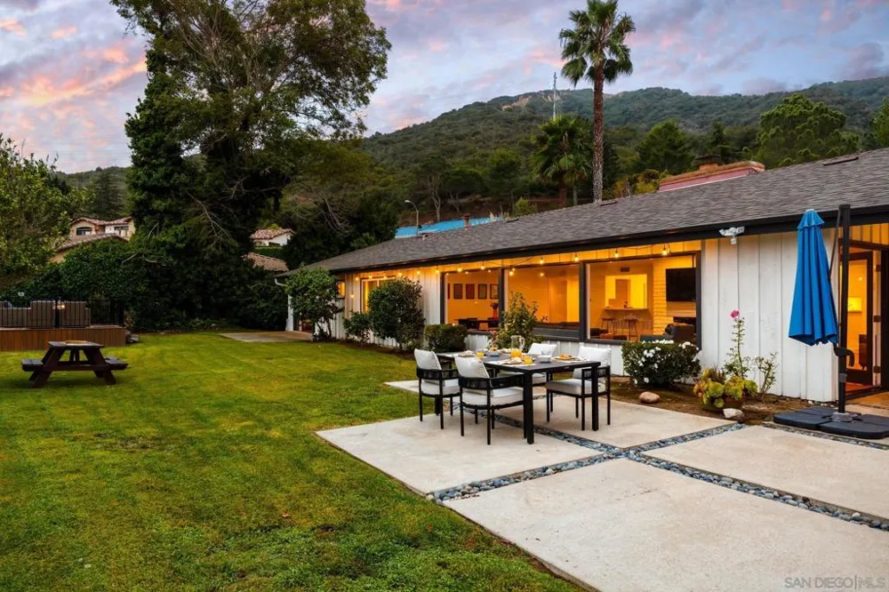7806 Via Capri La Jolla, CA 92037