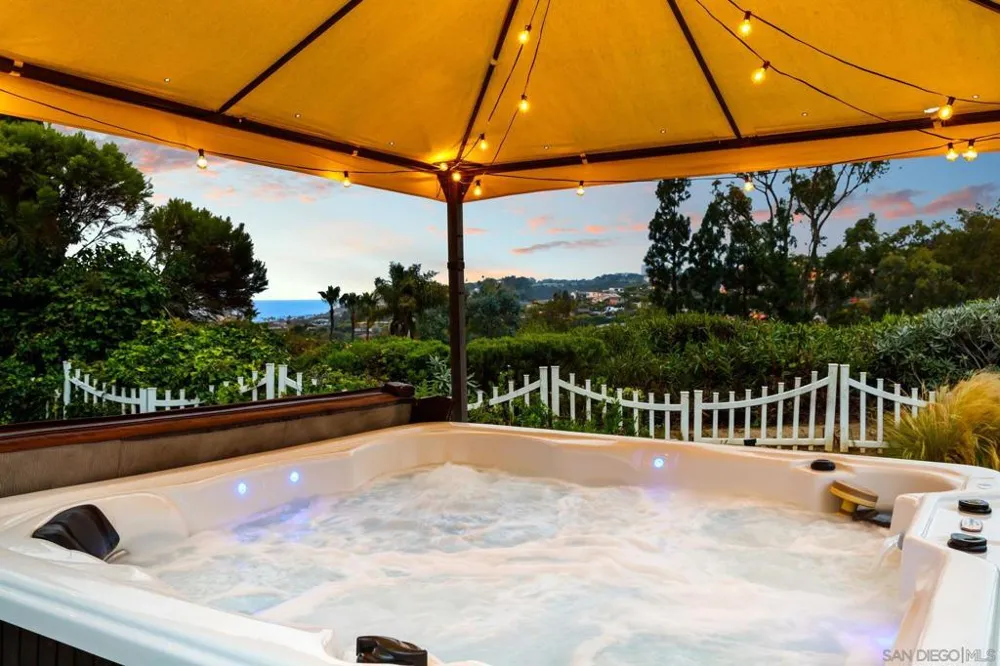 7806 Via Capri La Jolla, CA 92037