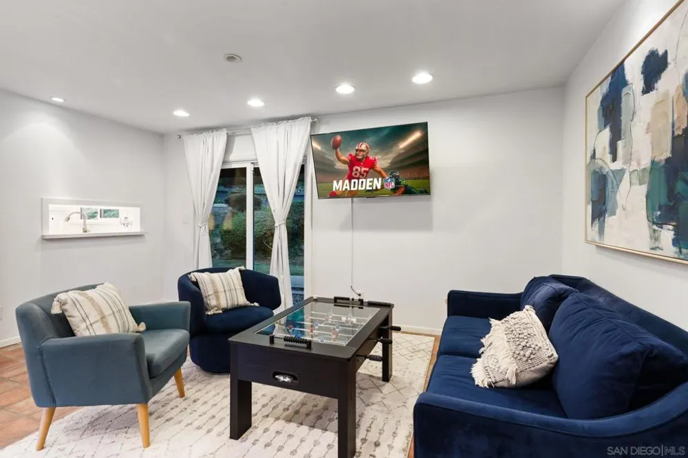7806 Via Capri La Jolla, CA 92037