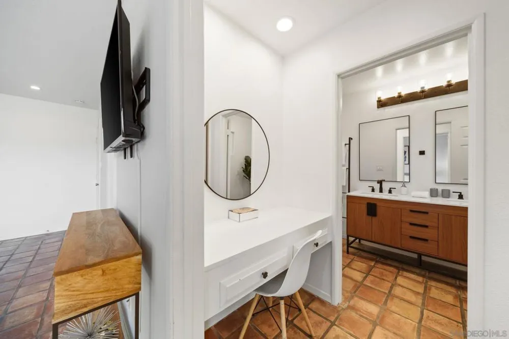 7806 Via Capri La Jolla, CA 92037