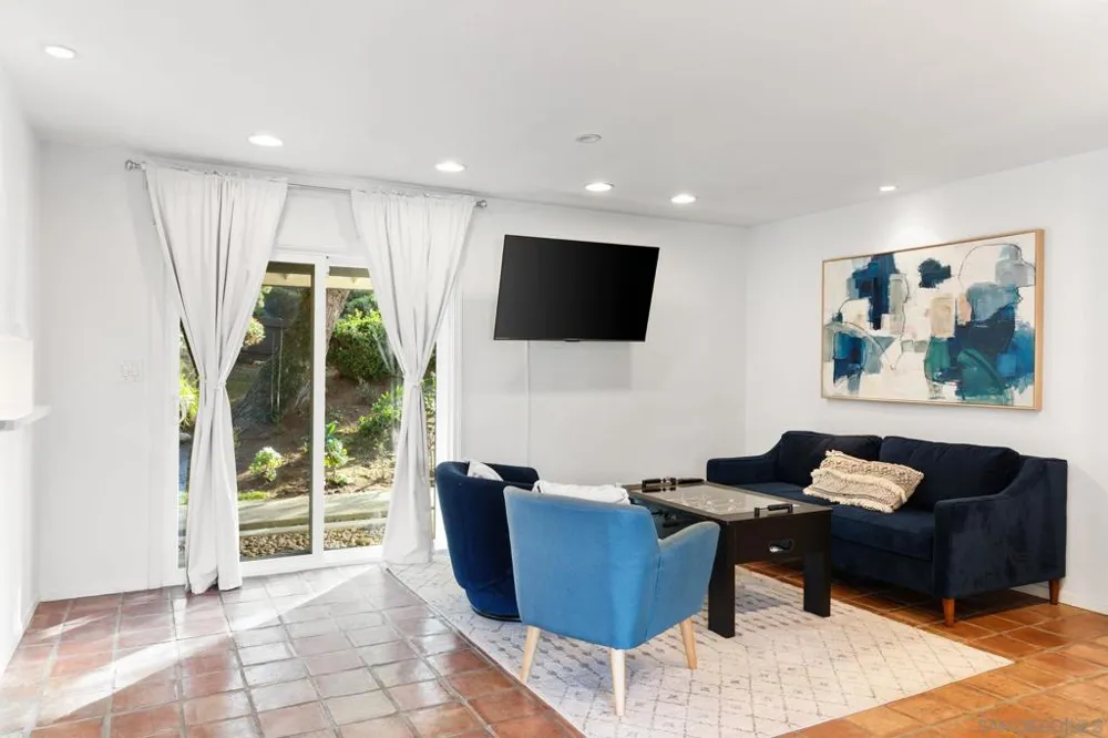 7806 Via Capri La Jolla, CA 92037