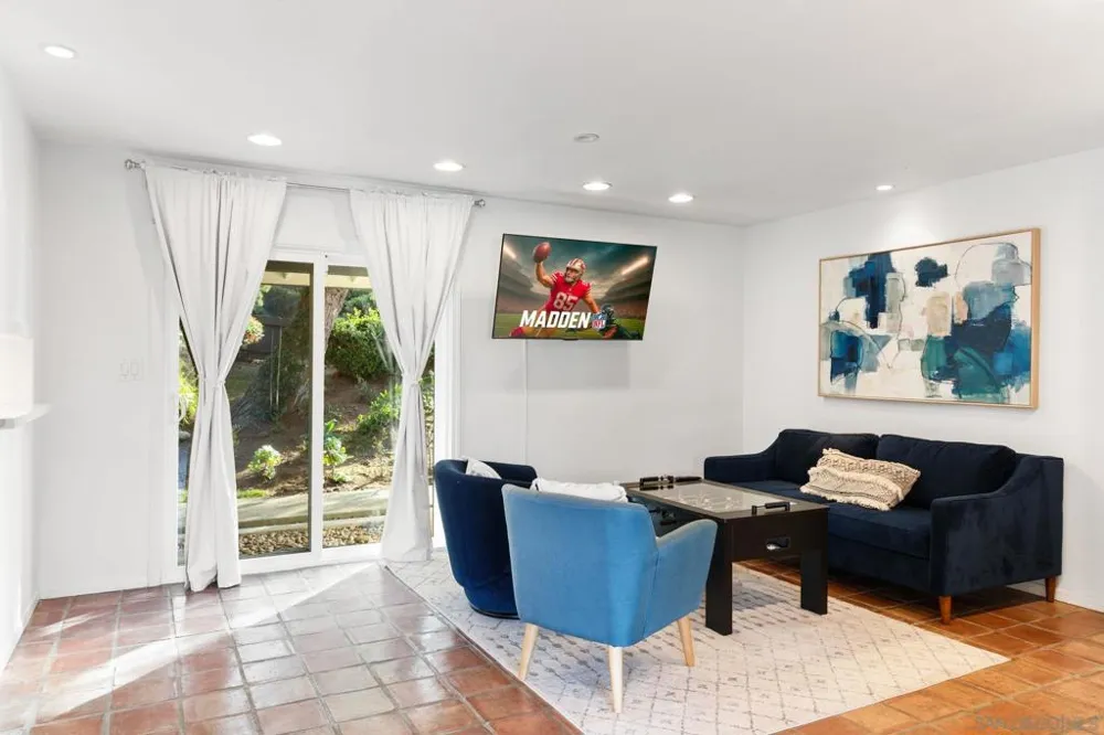7806 Via Capri La Jolla, CA 92037
