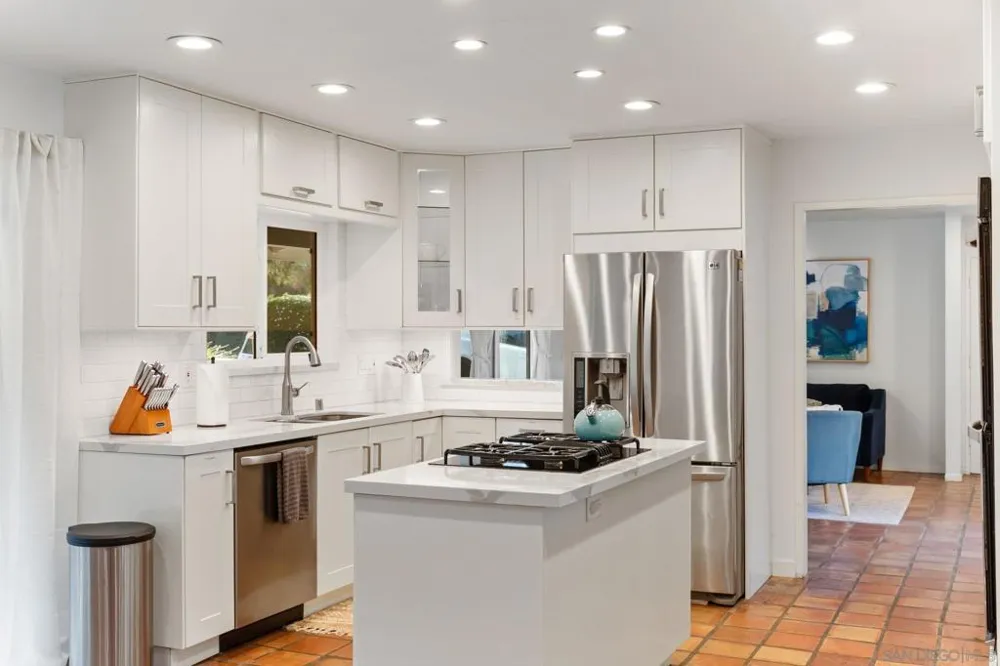 7806 Via Capri La Jolla, CA 92037