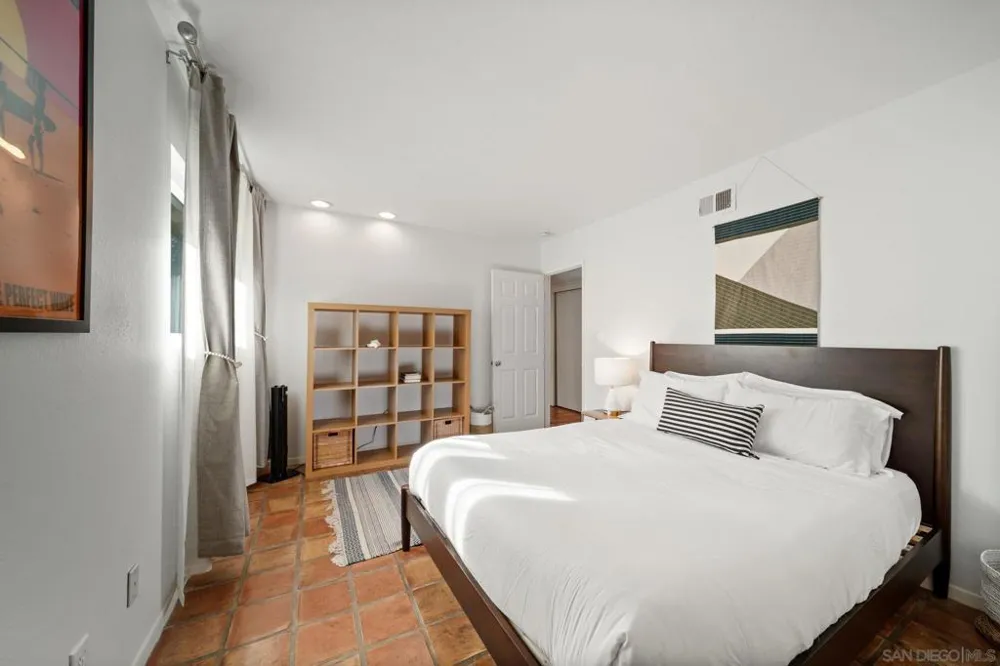 7806 Via Capri La Jolla, CA 92037