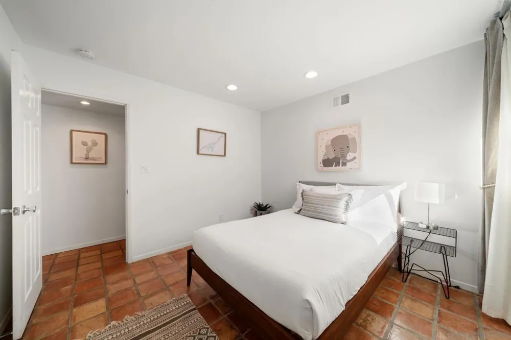 7806 Via Capri La Jolla, CA 92037