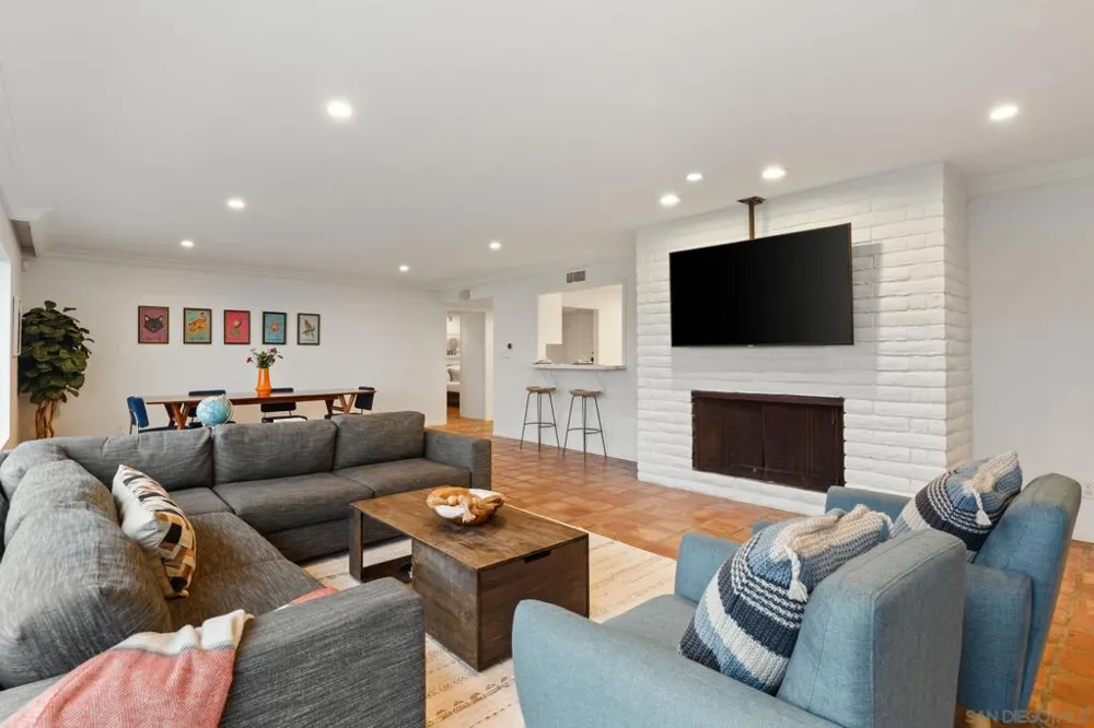 7806 Via Capri La Jolla, CA 92037