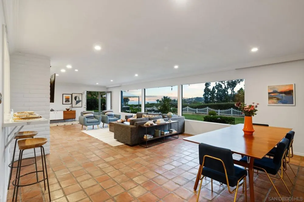 7806 Via Capri La Jolla, CA 92037