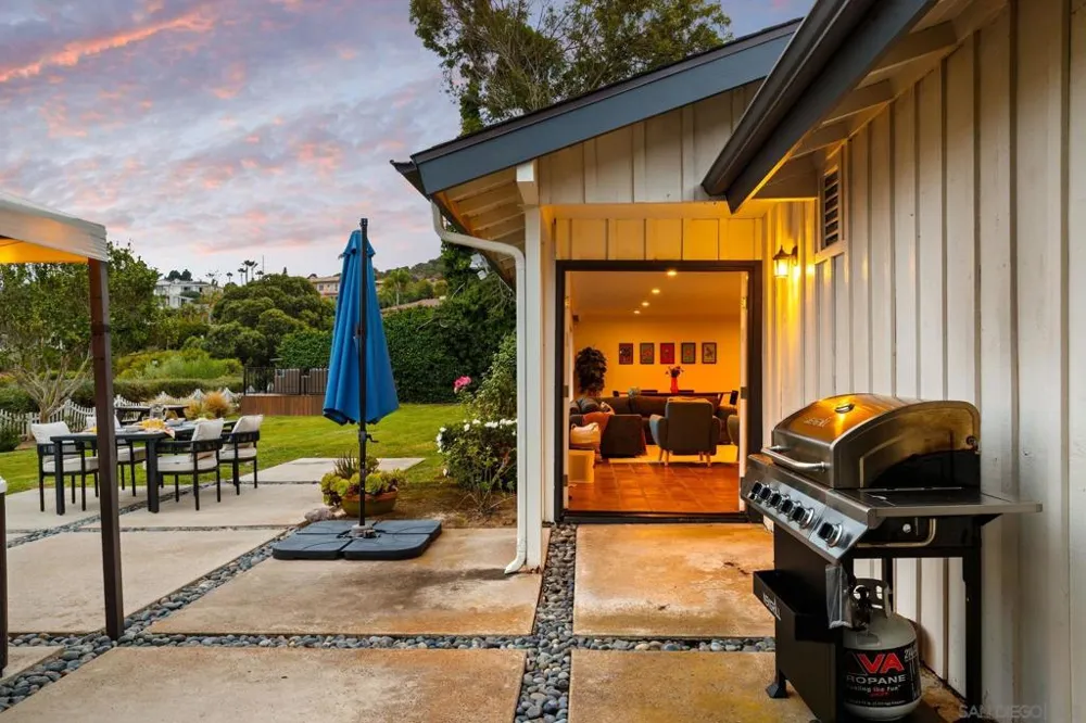 7806 Via Capri La Jolla, CA 92037
