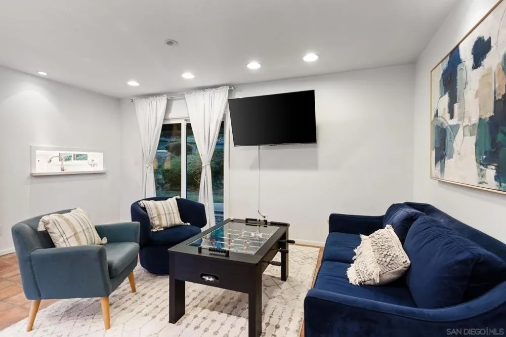 7806 Via Capri La Jolla, CA 92037