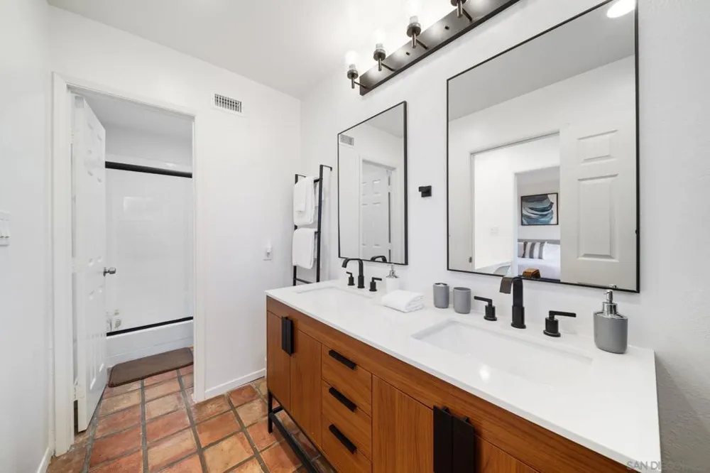7806 Via Capri La Jolla, CA 92037