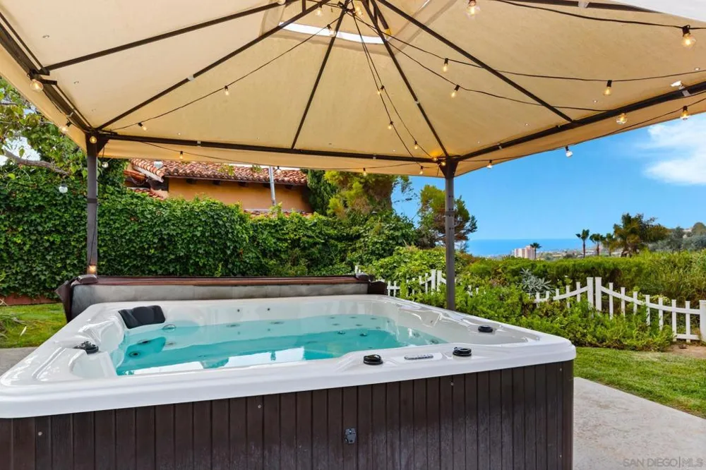 7806 Via Capri La Jolla, CA 92037