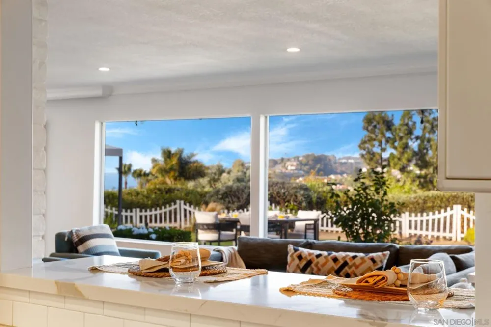 7806 Via Capri La Jolla, CA 92037