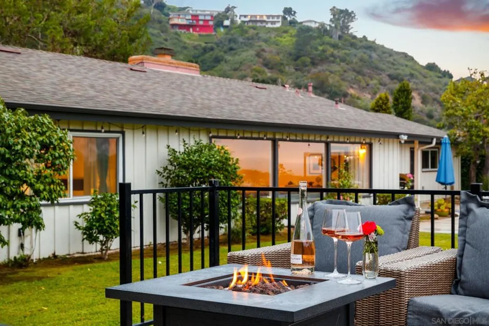7806 Via Capri La Jolla, CA 92037