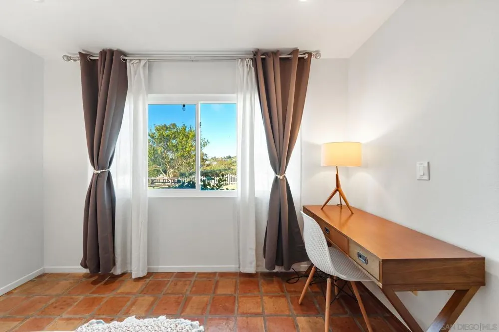 7806 Via Capri La Jolla, CA 92037