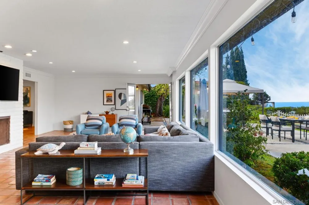 7806 Via Capri La Jolla, CA 92037