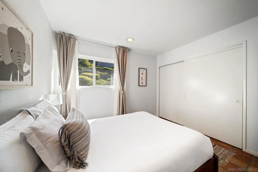 7806 Via Capri La Jolla, CA 92037