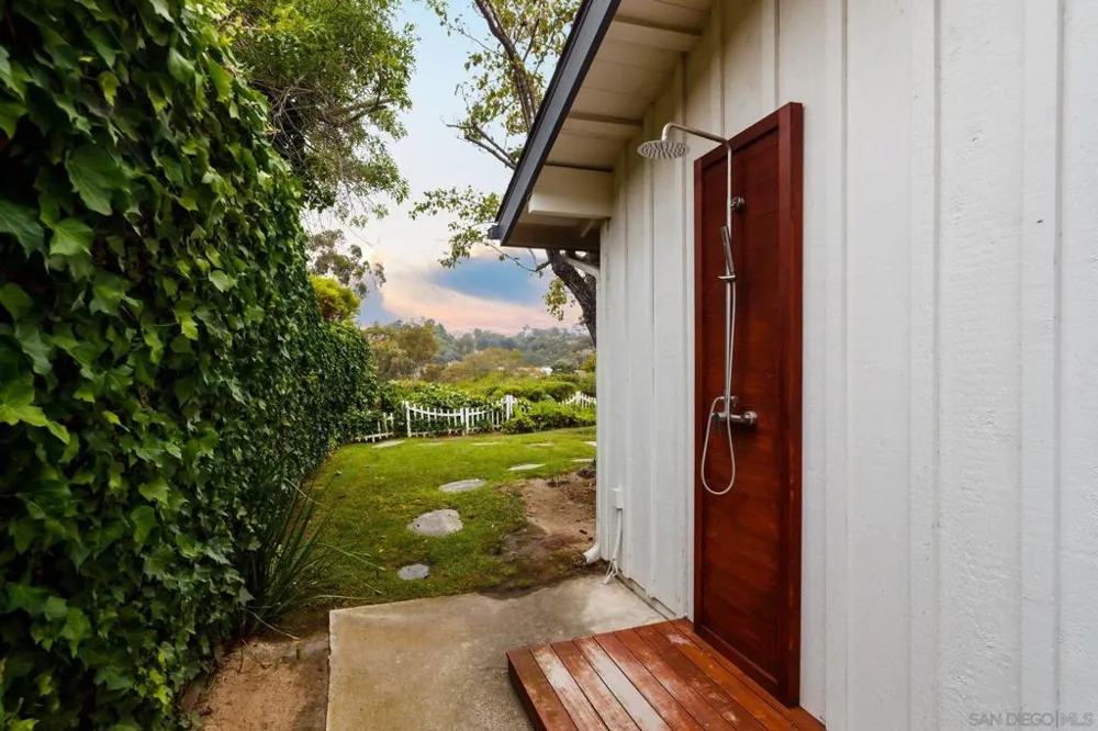 7806 Via Capri La Jolla, CA 92037