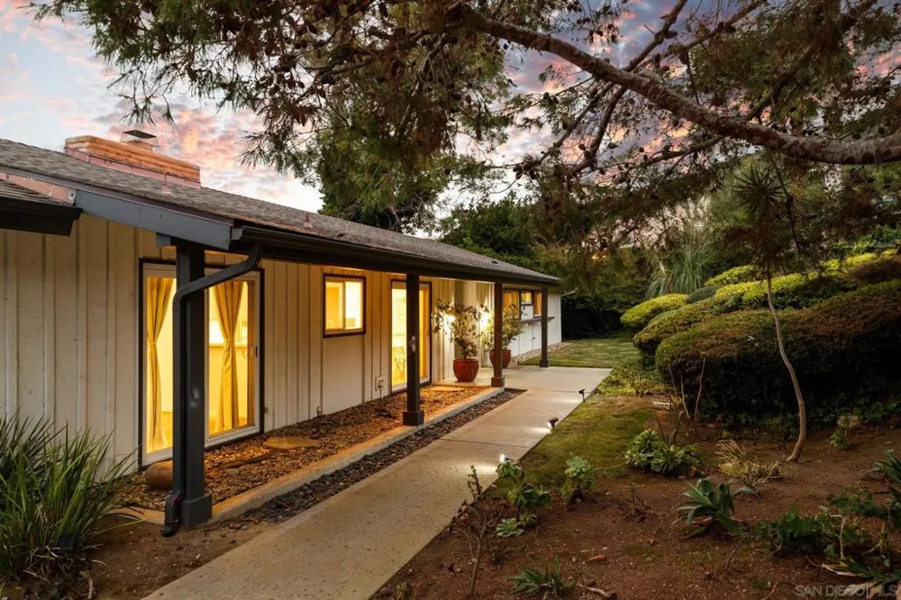 7806 Via Capri La Jolla, CA 92037