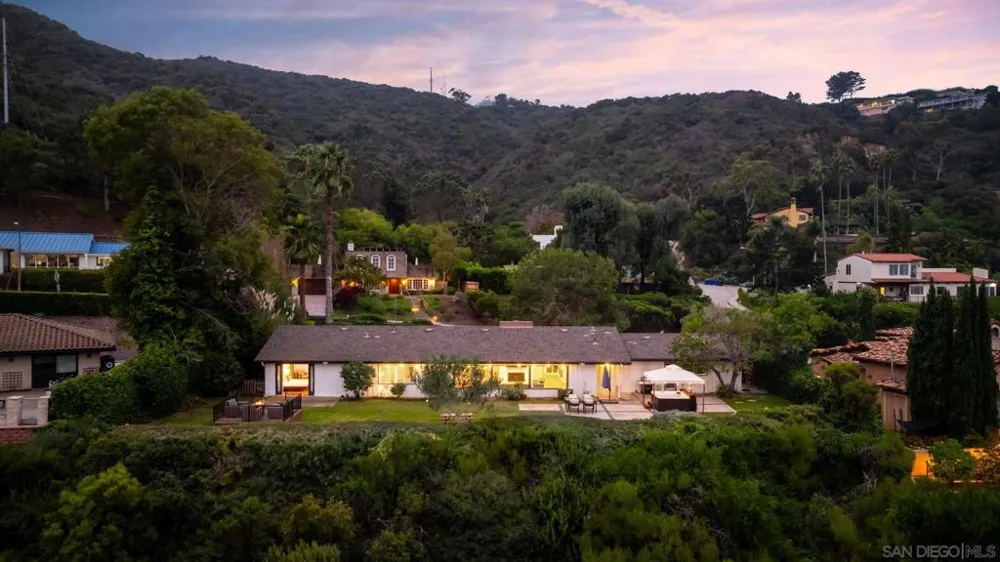 7806 Via Capri La Jolla, CA 92037